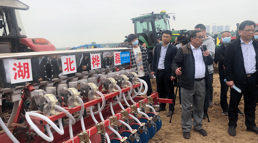 天博体育官方各种新、奇、特新型农机装备亮相湖北省田间展(图4)